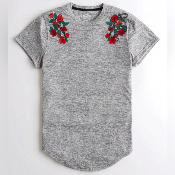 Hollister Curved Hem T-Shirt - Picture 1 of 7